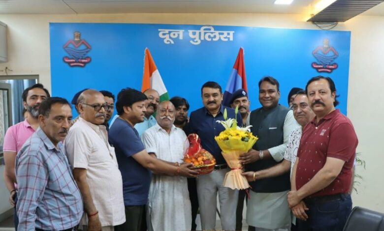 व्यापार मण्डल ने किया एसएसपी को सम्मानित व्यापार मण्डल ने किया एसएसपी को सम्मानित