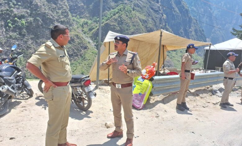 पुलिस अधीक्षक ने किया पांडुकेश्वर पंजीकरण केन्द्र का निरीक्षण, दिये आवश्यक दिशा-निर्देश
