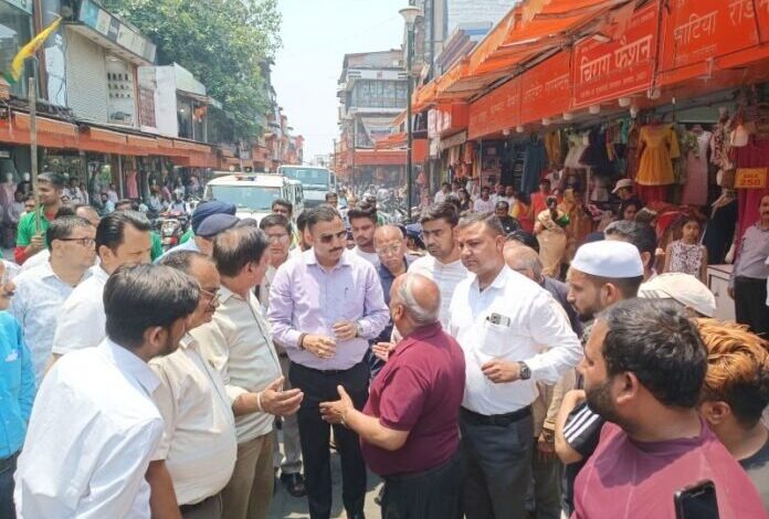 नगर निगम प्रशासन ने चलाया अतिक्रमण हटाओ अभियान नगर निगम प्रशासन ने चलाया अतिक्रमण हटाओ अभियान