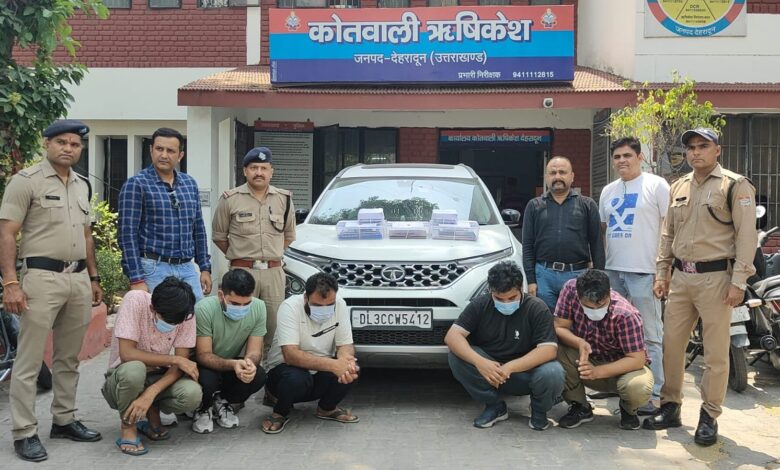 नकल माफियाओ पर दून पुलिस की सर्जिकल स्ट्राइक नकल माफियाओ पर दून पुलिस की सर्जिकल स्ट्राइक