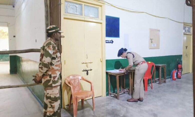 पुलिस अधीक्षक ने किया स्ट्रांग रुम का औचक निरीक्षण