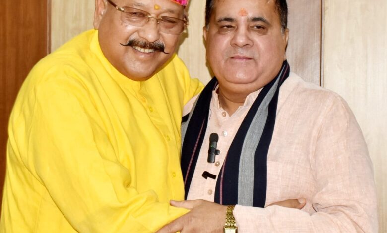 महाराज ने की भाजपा प्रदेश अध्यक्ष से मुलाकत महाराज ने की भाजपा प्रदेश अध्यक्ष से मुलाकत