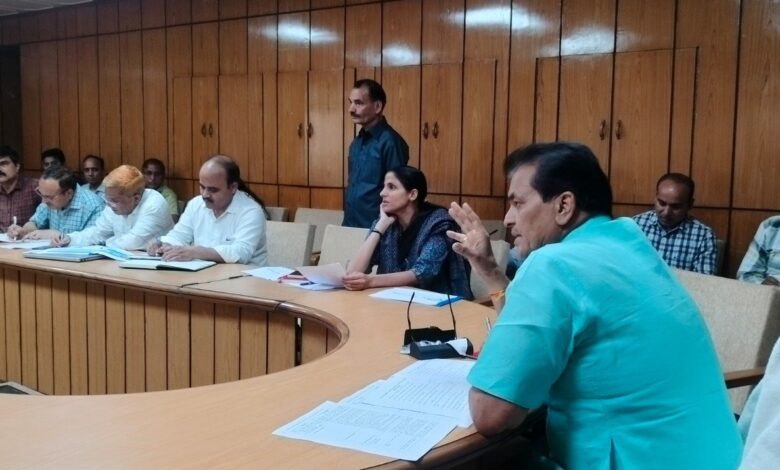 स्मार्ट सिटी परियोजना के विकास कार्यों के संबंध में समीक्षा बैठक आयोजित स्मार्ट सिटी परियोजना के विकास कार्यों के संबंध में समीक्षा बैठक आयोजित