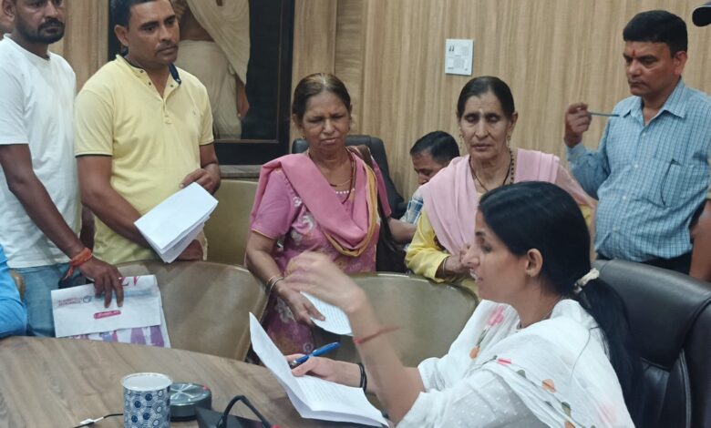 जनसुनवाई में प्राप्त शिकायतों को गंभीरता से ले अधिकारी : डीएम