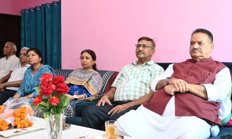 कार्यकर्ताओं के साथ सुना “मन की बात” का 112वां संस्करण कार्यकर्ताओं के साथ सुना “मन की बात” का 112वां संस्करण