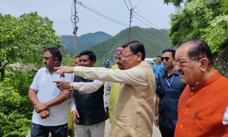 सीएम ने किया आपदाग्रस्त क्षेत्र जखन्याली का स्थलीय निरीक्षण सीएम ने किया आपदाग्रस्त क्षेत्र जखन्याली का स्थलीय निरीक्षण