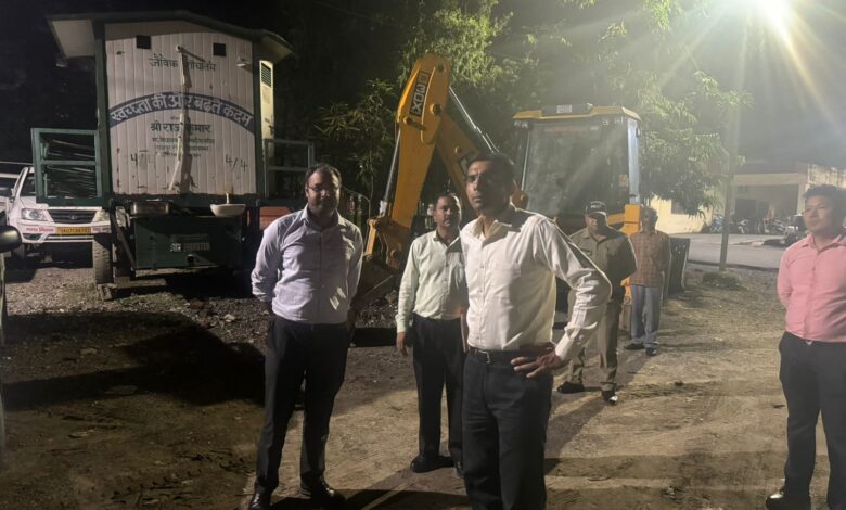 डीएम ने किया नगर निगम के कंट्रोलरूम का औचक निरीक्षण डीएम ने किया नगर निगम के कंट्रोलरूम का औचक निरीक्षण