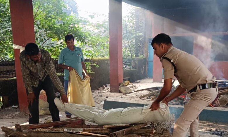 दून पुलिस ने निभाया मानवता का फर्ज दून पुलिस ने निभाया मानवता का फर्ज