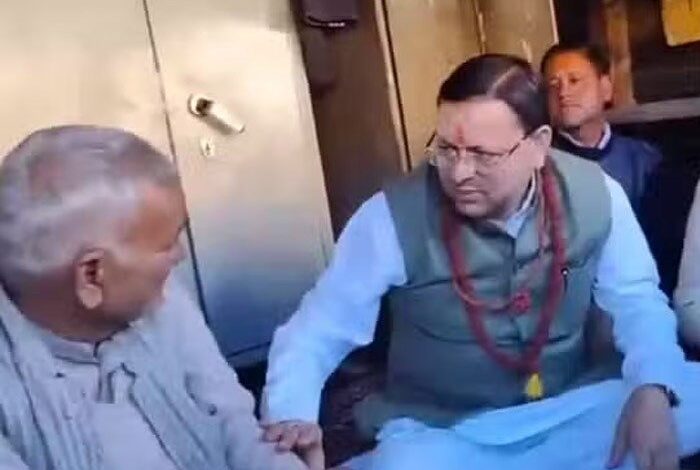 त्रियुगीनारायण मंदिर में की सीएम धामी ने पूजा-अर्चना त्रियुगीनारायण मंदिर में की सीएम धामी ने पूजा-अर्चना