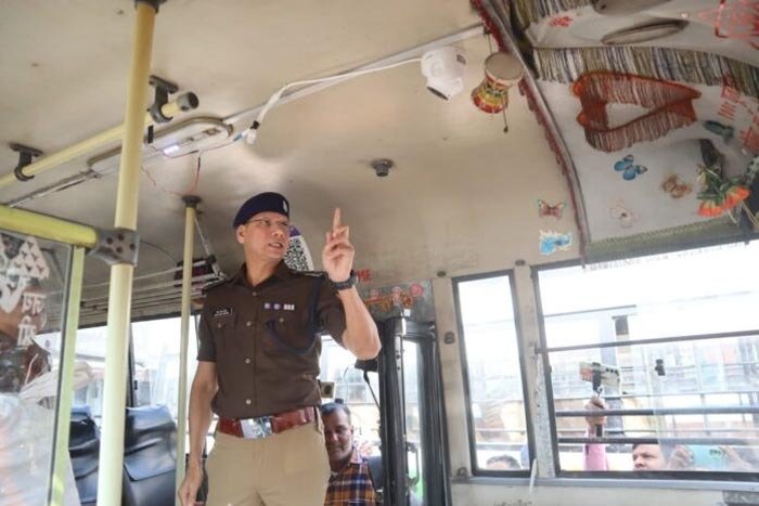 महिला सुरक्षा के दृष्टिगत गाड़ियों में लगवाए गए सीसीटीवी कैमरे