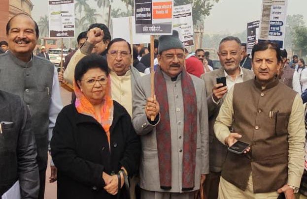 कांग्रेस ने किया हमेशा बाबा साहब समेत देश के महापुरुषो का अपमान कांग्रेस ने किया हमेशा बाबा साहब समेत देश के महापुरुषो का अपमान