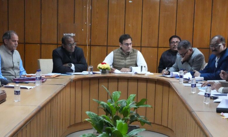 आंचल दुग्ध एवं दुग्ध उत्पादों के कम विक्रय पर असन्तोष व्यक्त