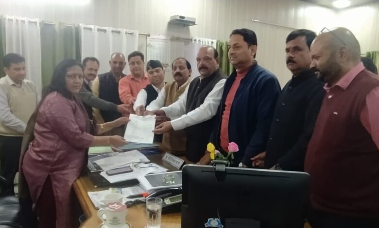 महानगर कांग्रेस ने जल संस्थान मुख्य महाप्रबन्धक को सौंपा ज्ञापन महानगर कांग्रेस ने जल संस्थान मुख्य महाप्रबन्धक को सौंपा ज्ञापन