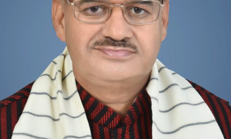 धामी सरकार का बड़ा फैसला : मधुमक्खी पालन से स्वरोजगार को बढ़ावा धामी सरकार का बड़ा फैसला : मधुमक्खी पालन से स्वरोजगार को बढ़ावा